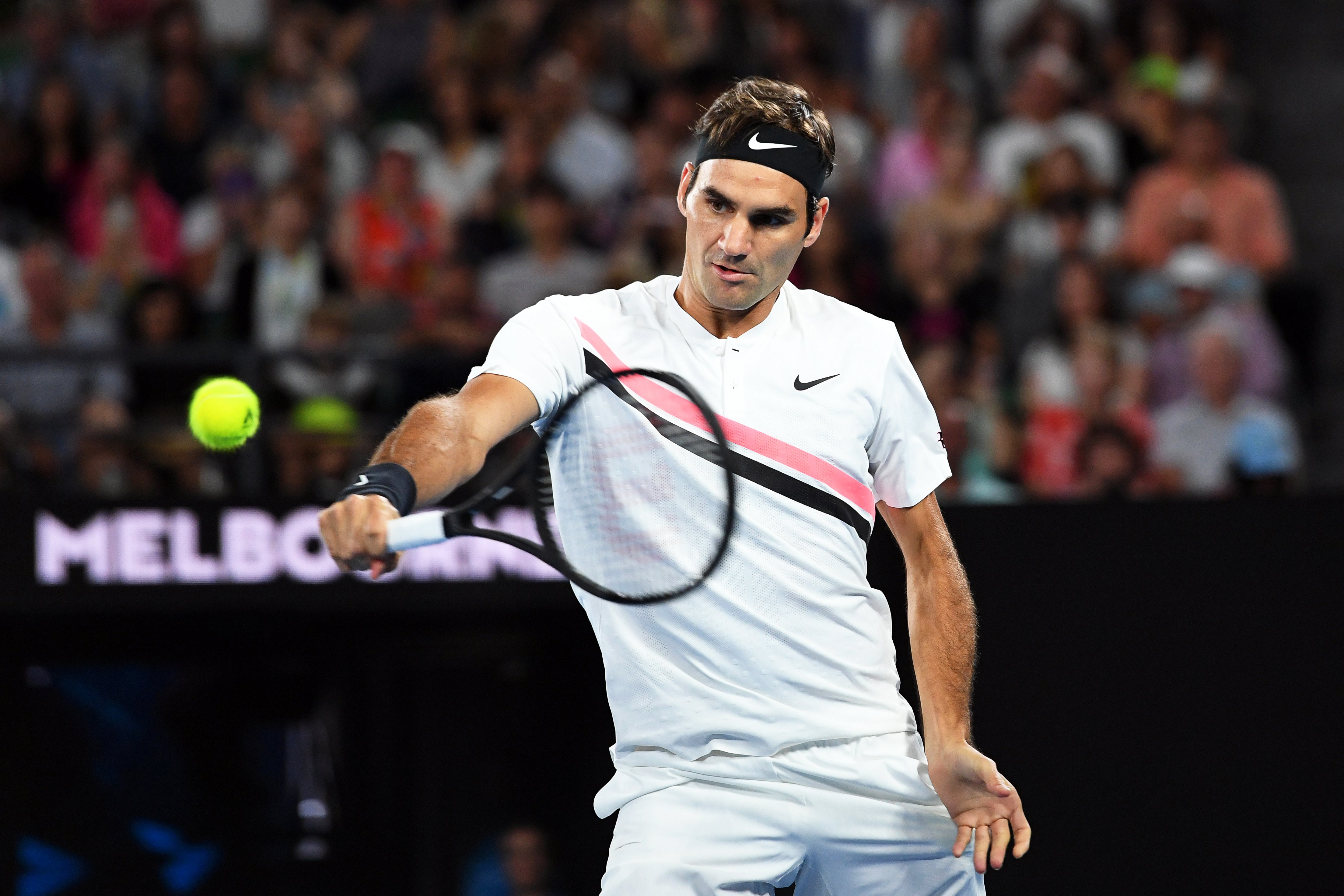 意大利网球队爆冷美国网球队，费德勒制霸全场的简单介绍