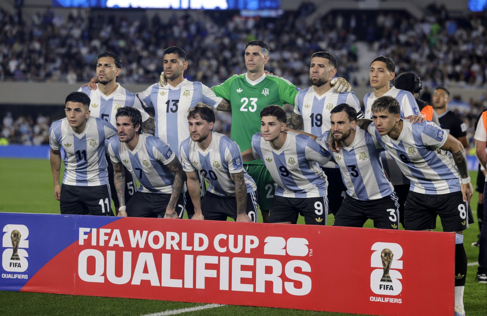 包含塞维利亚横扫阿根廷，马夏尔统治全场的词条