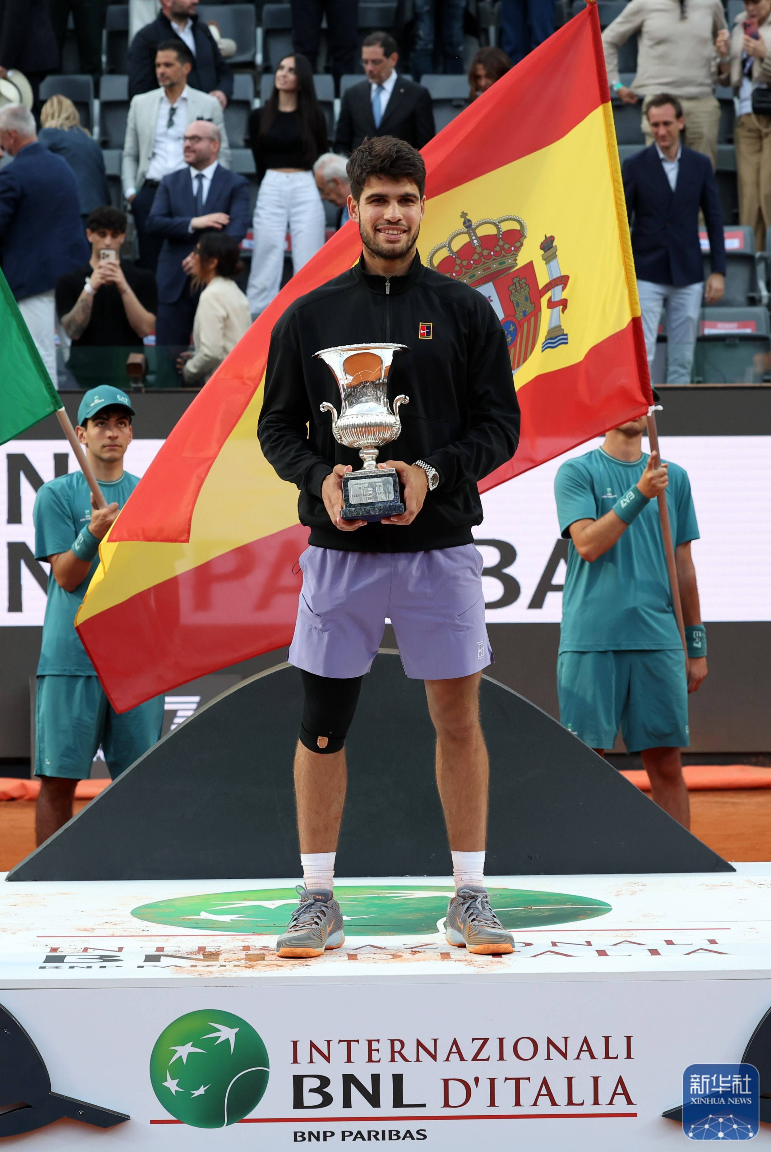 关于欧洲网球队强势日本网球队，阿尔卡拉斯高光表现的信息