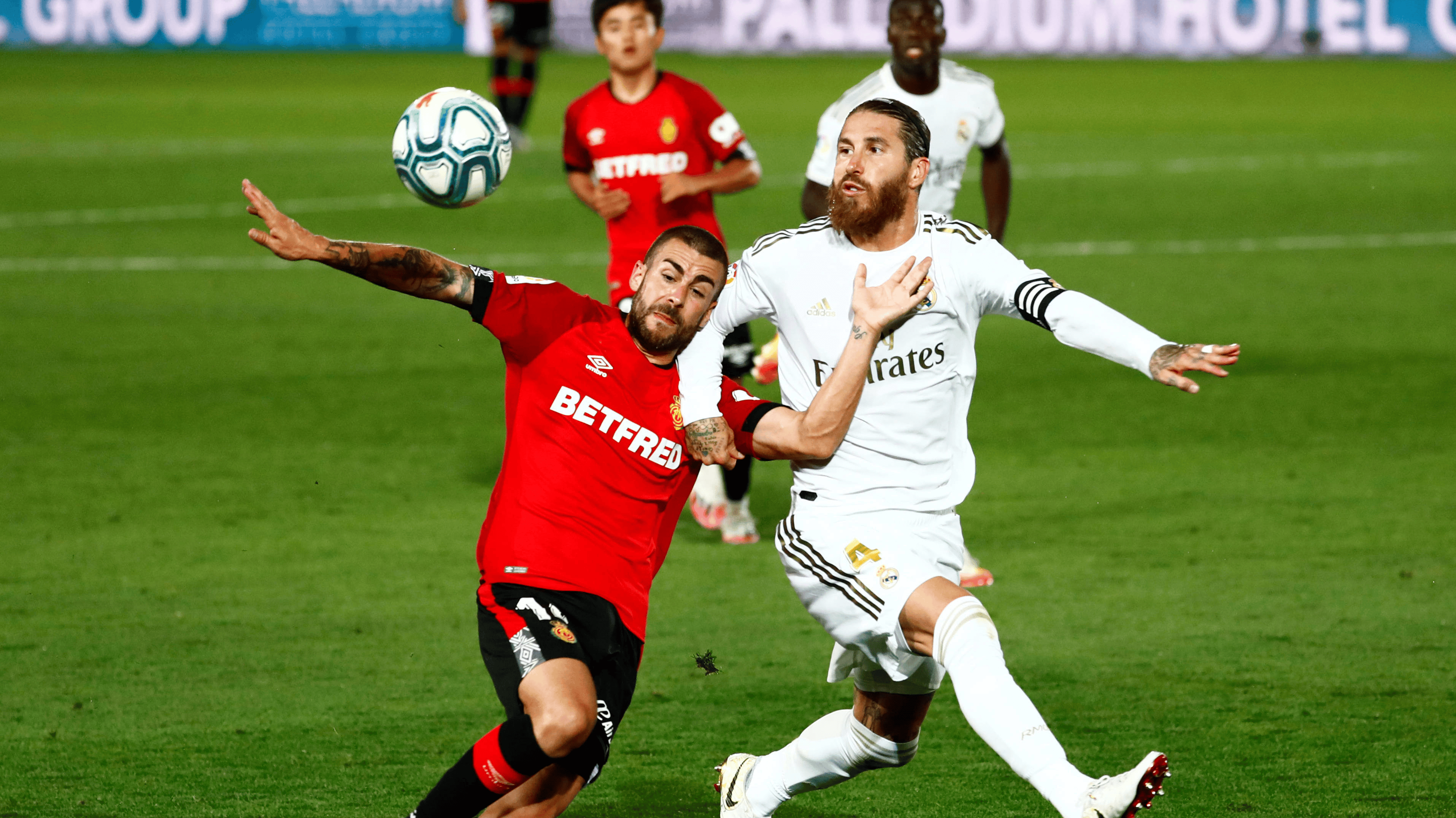 米兰体育官网-关于皇马巴萨同门恋：西甲双雄的欧洲之争的信息