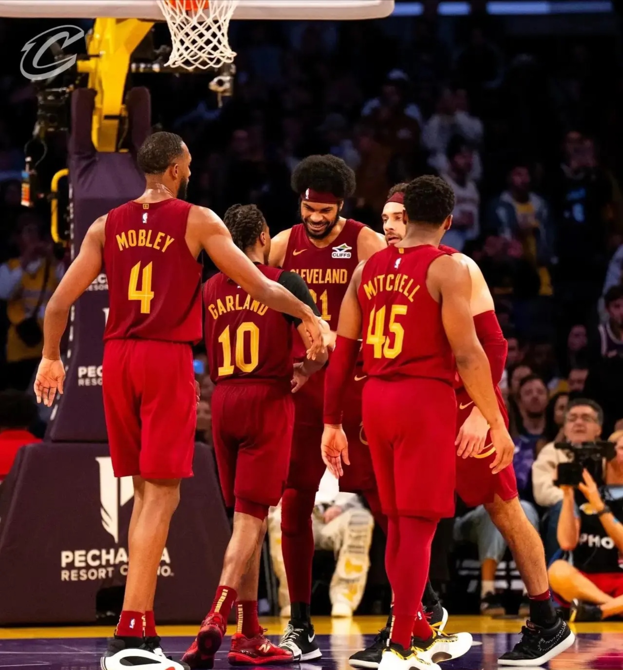 包含骑士队连续两场大胜，主帅战术调整助力球队飙升的词条