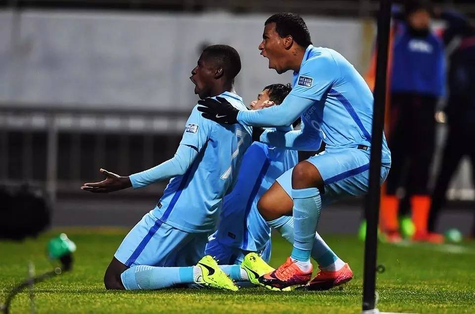 卡希马领衔离开阿尔阿赫利继续前行 卡希马领衔离开阿尔阿赫利继续前行