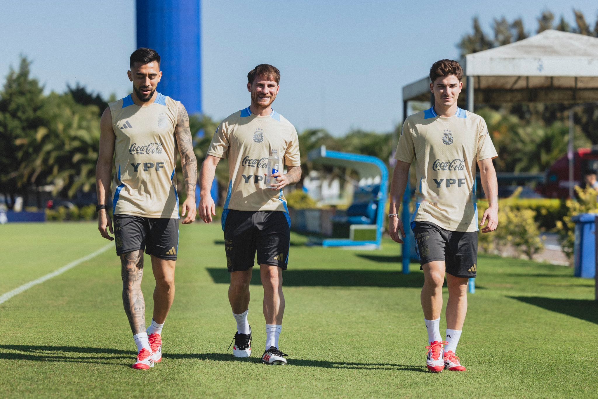 米兰-包含乌拉圭队员集体发威，将实力挺进四强的词条