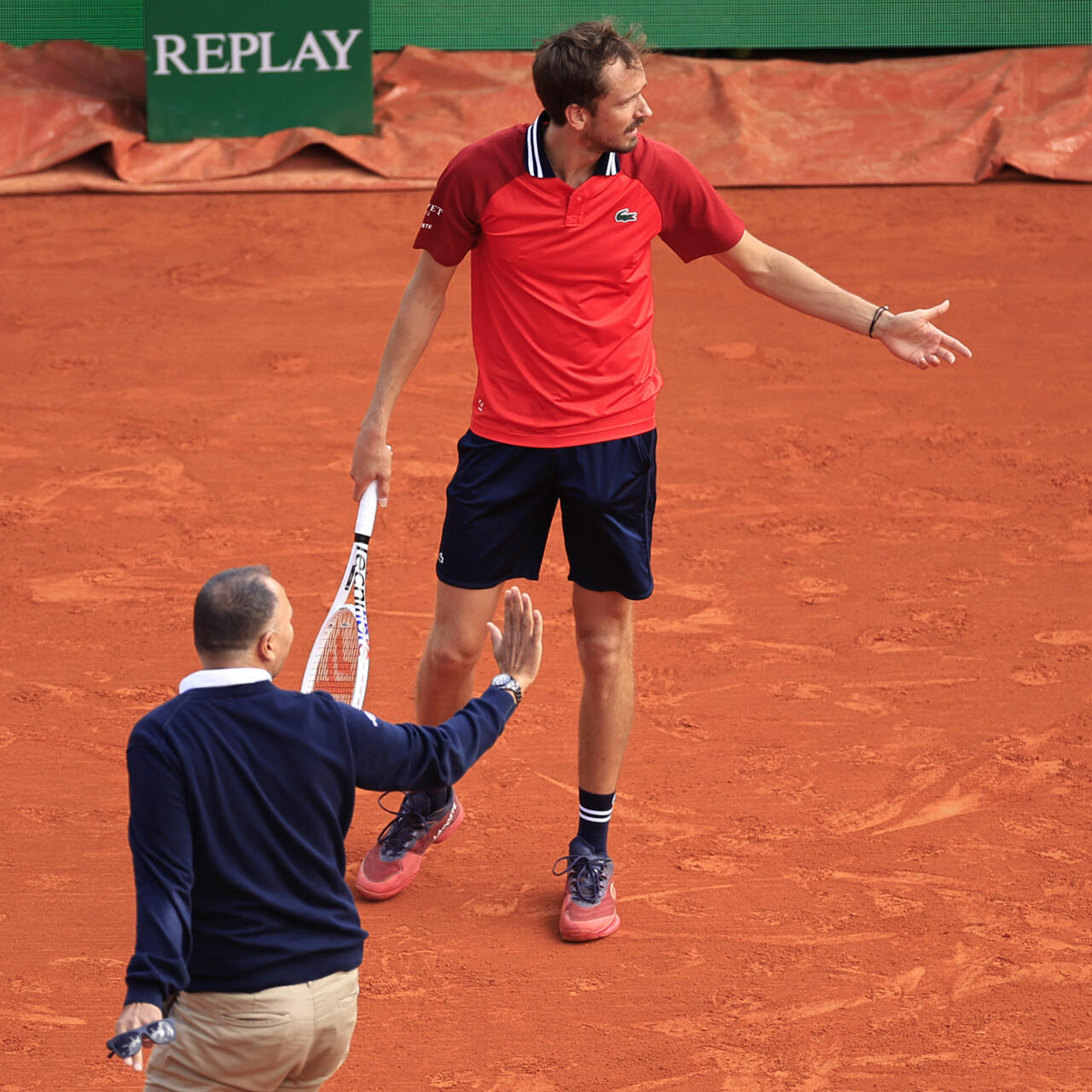 包含世界网球队险胜德国网球队，梅德韦杰夫送出助攻的词条