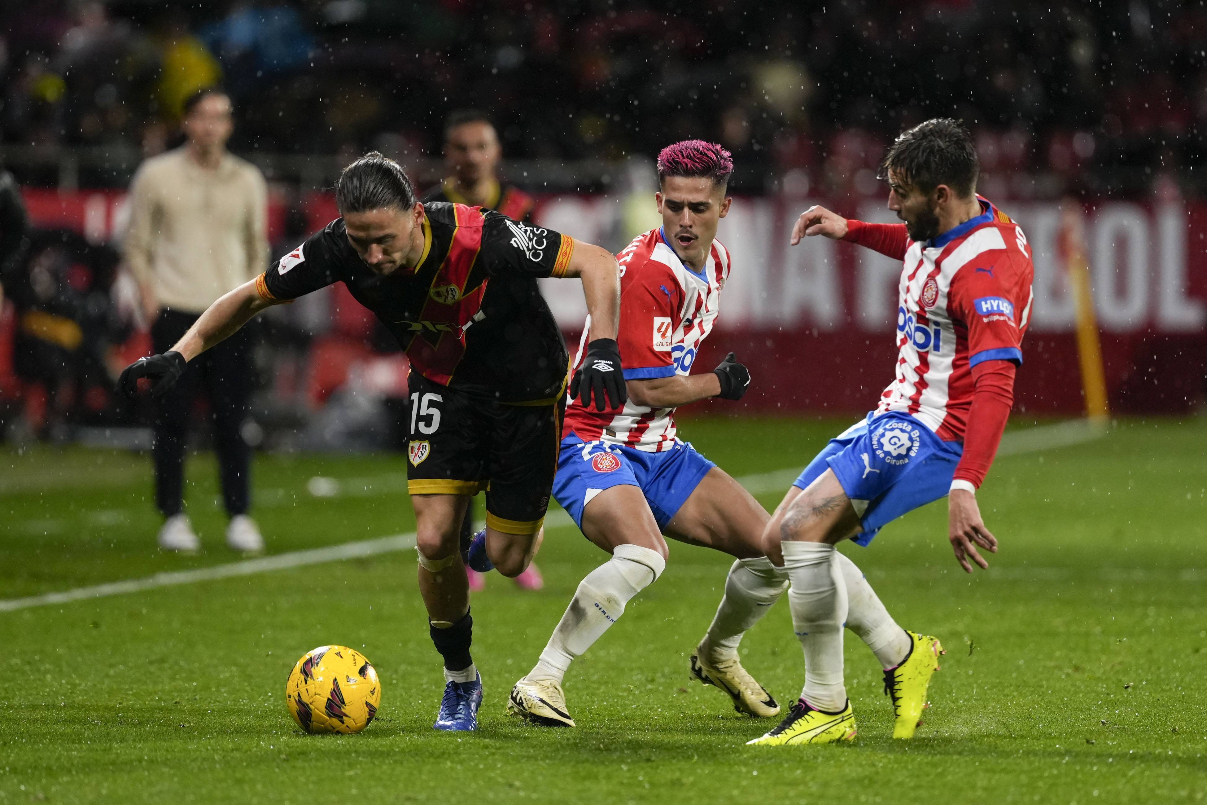 红牛二队鏖战迈凯伦,勒克莱尔状态火热的简单介绍 红牛二队鏖战迈凯伦,勒克莱尔状态火热的简单介绍