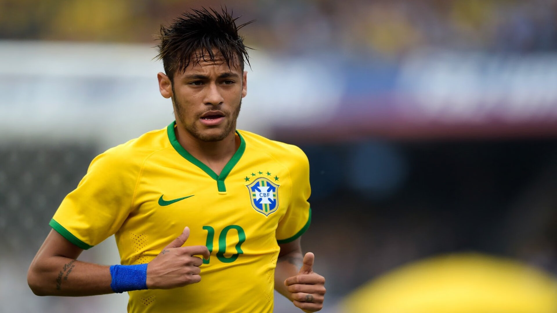 跨界争锋，当湖人血拼辽宁队，马克西在F1赛道接管比赛